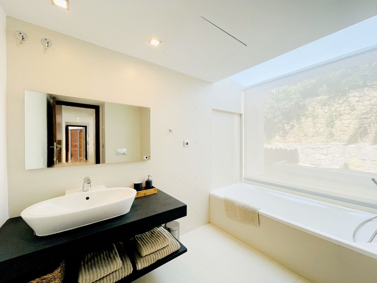 7 Bedroom Villa in Marbella - Photo 30
