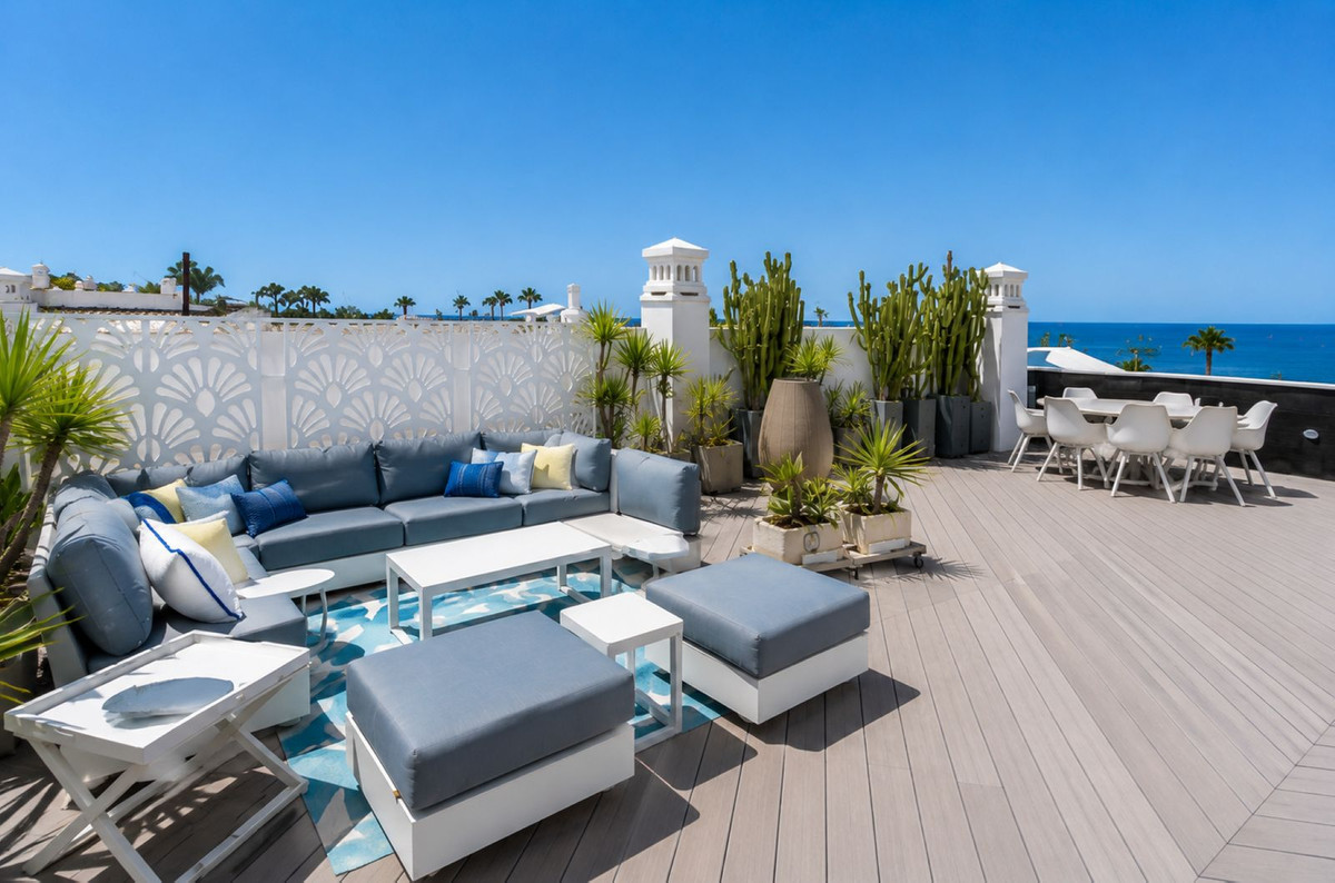 3 Bedroom Apartment in Estepona - Photo 32