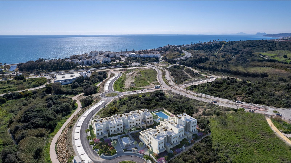 2 Bedroom Apartment in Estepona - Photo 13
