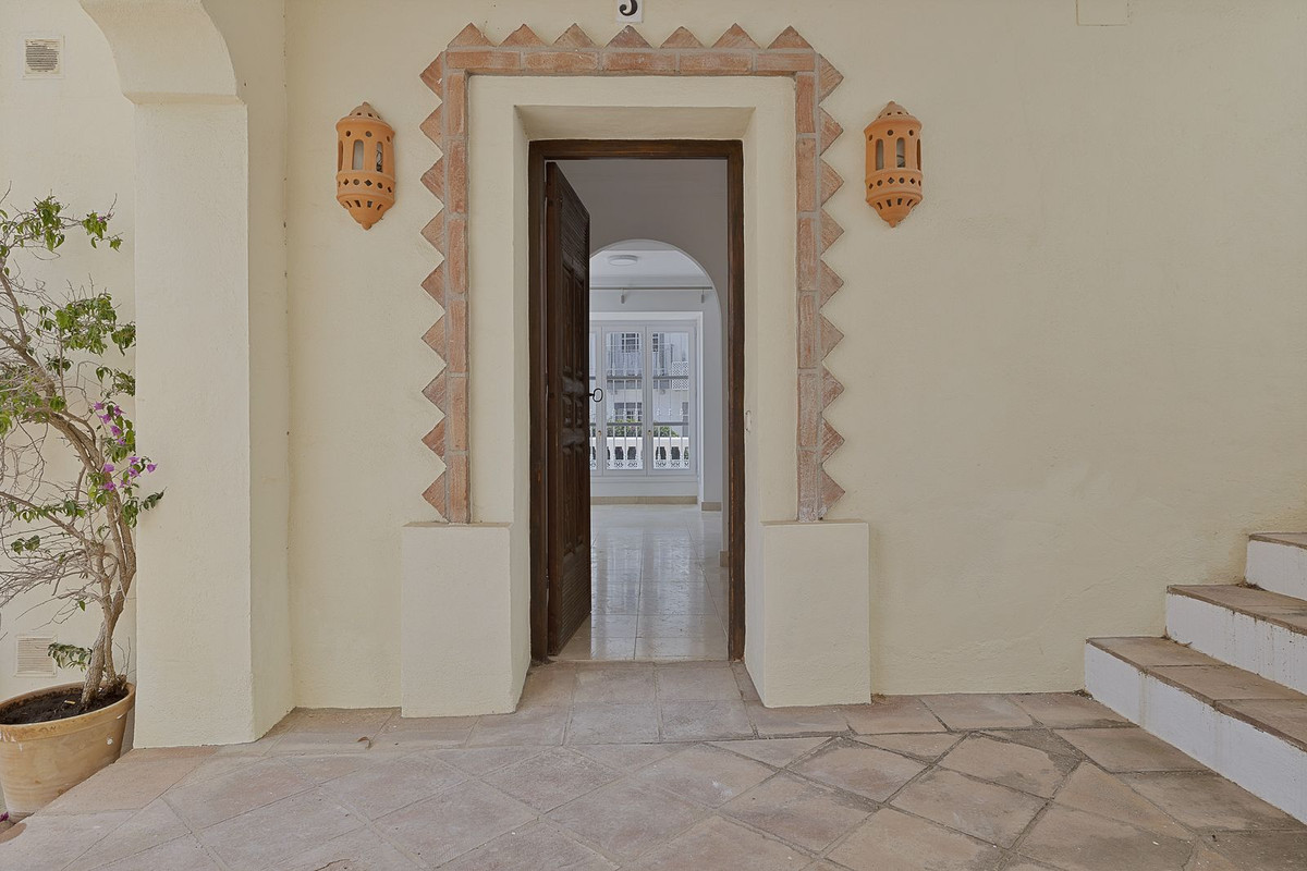 3 Bedroom Townhouse in Benahavís - Photo 4