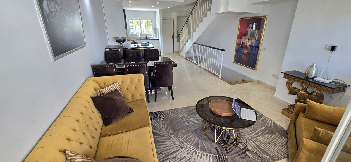 3 Bedroom Townhouse in Marbella - Photo 4