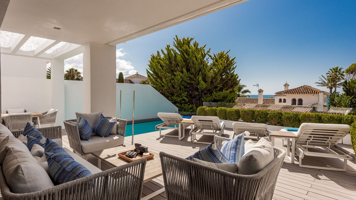 4 Bedroom Villa in Marbella - Photo 3
