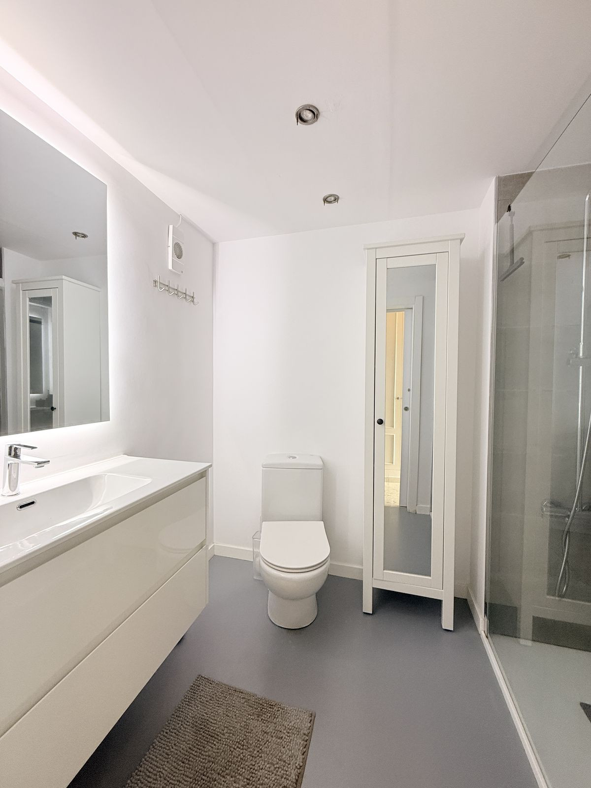 2 Bedroom Apartment in Estepona - Photo 9