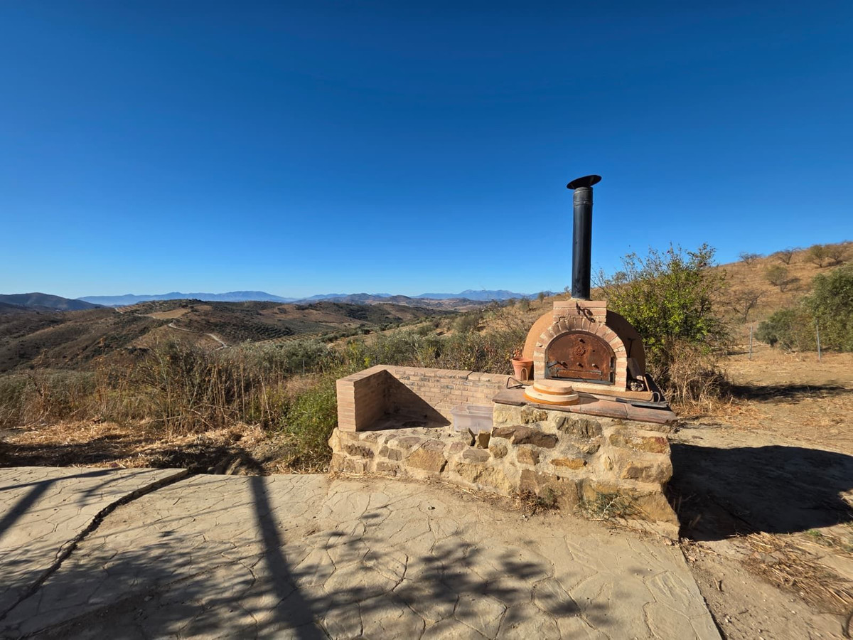 3 Bedroom Country house in Villanueva de la Concepción - Photo 17