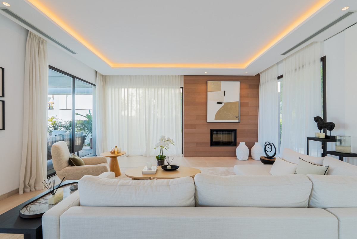 4 Bedroom Villa in Marbella - Photo 4