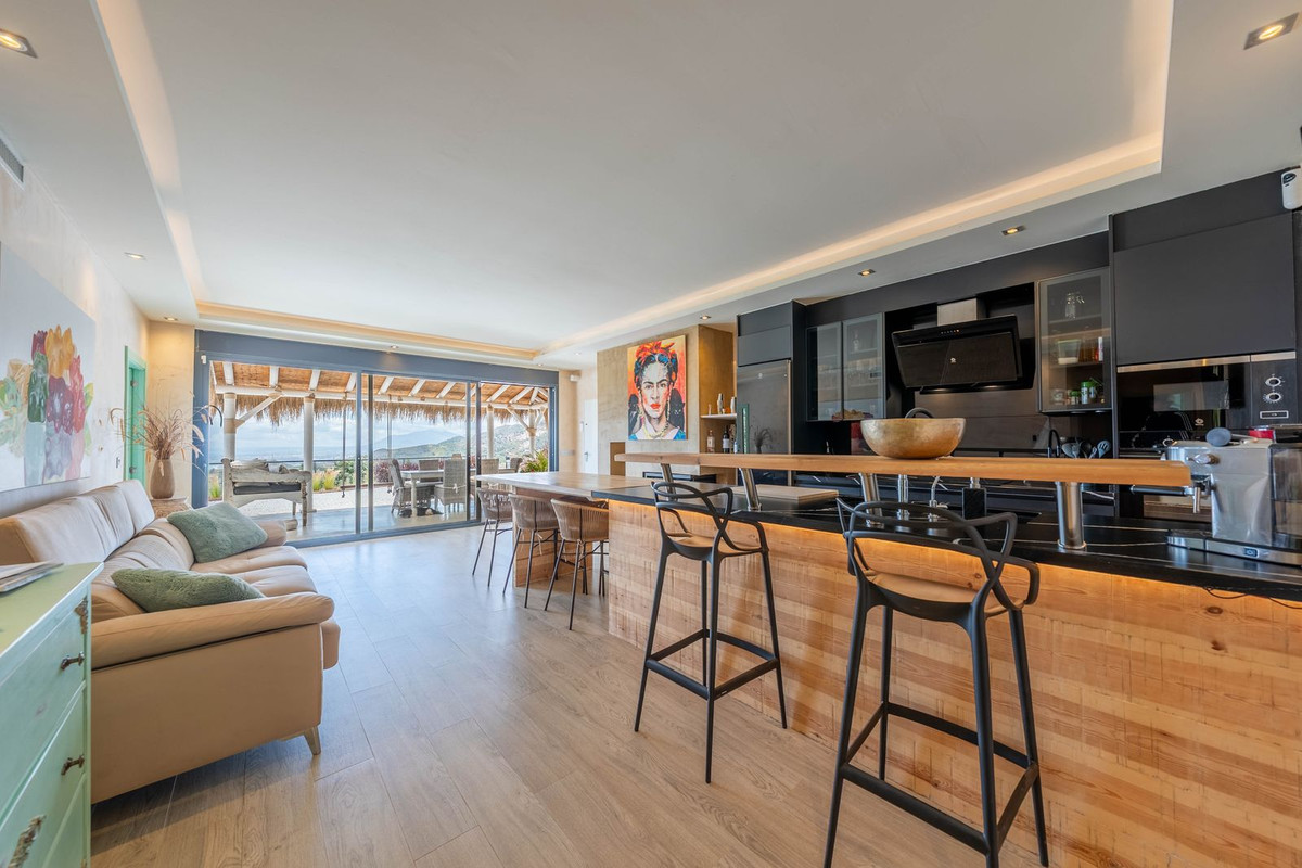 2 Bedroom Villa in Marbella - Photo 48