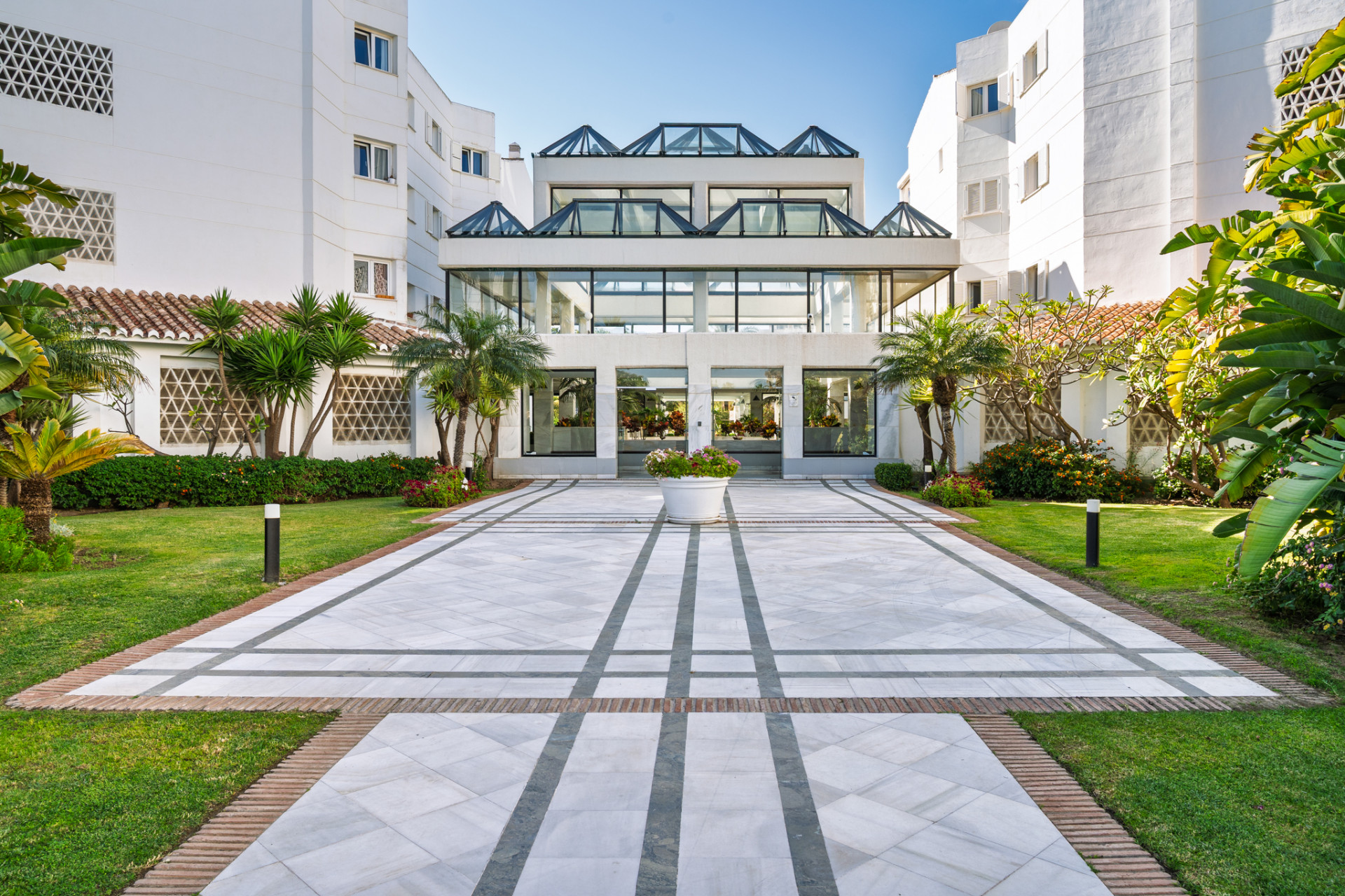 4 Bedroom Apartment in Marbella - Photo 17