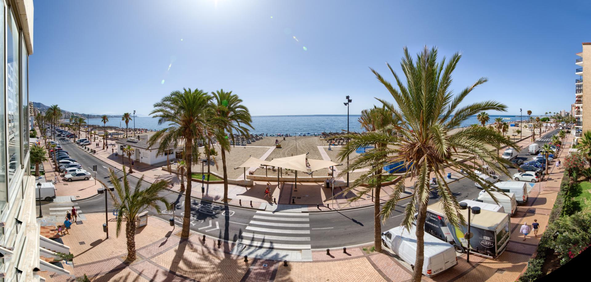 3 Bedroom Apartment in Fuengirola - Photo 2