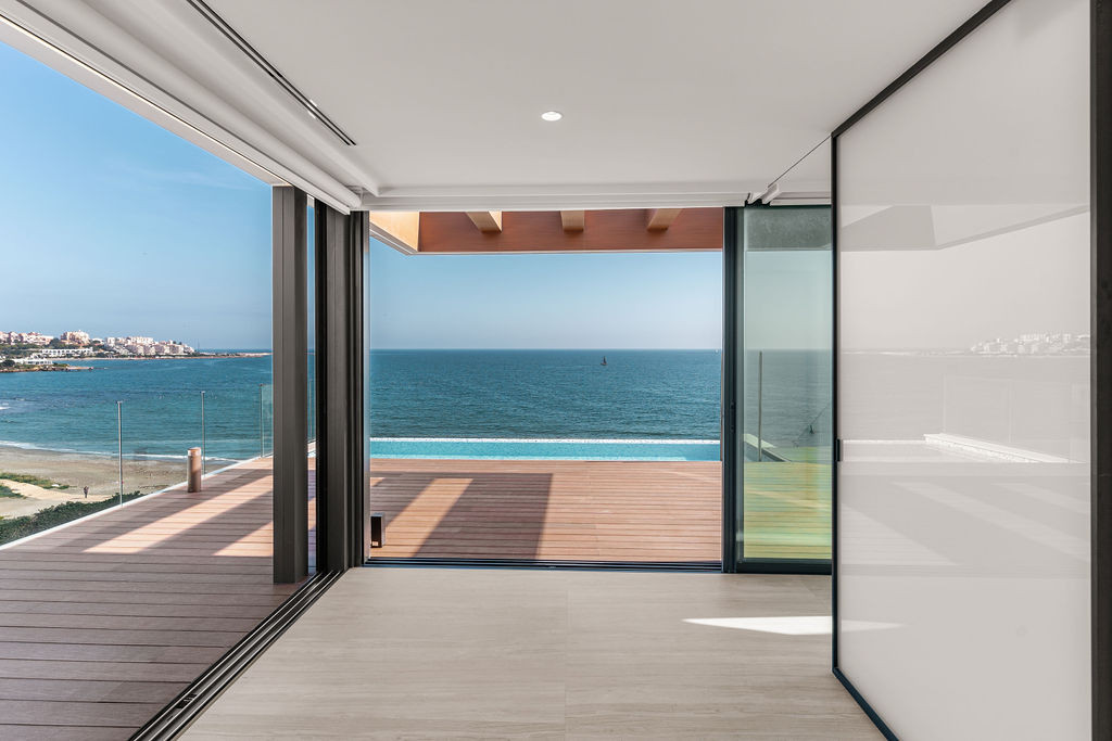 4 Bedroom Penthouse in Estepona - Photo 13