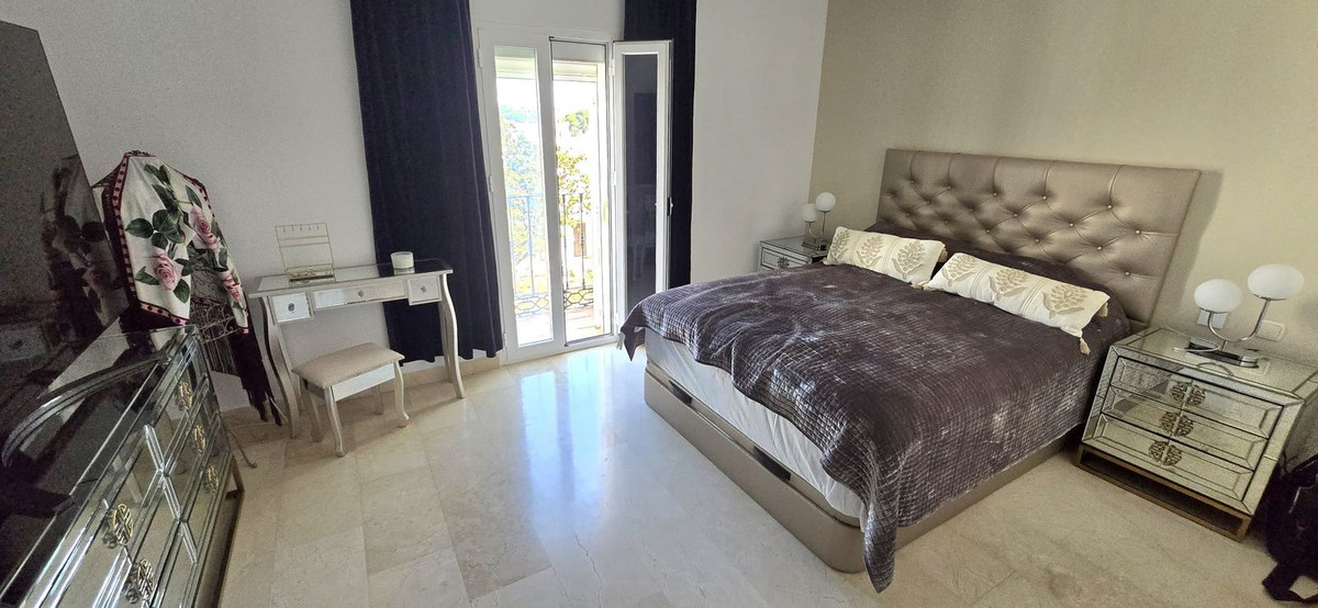 3 Bedroom Townhouse in Marbella - Photo 9
