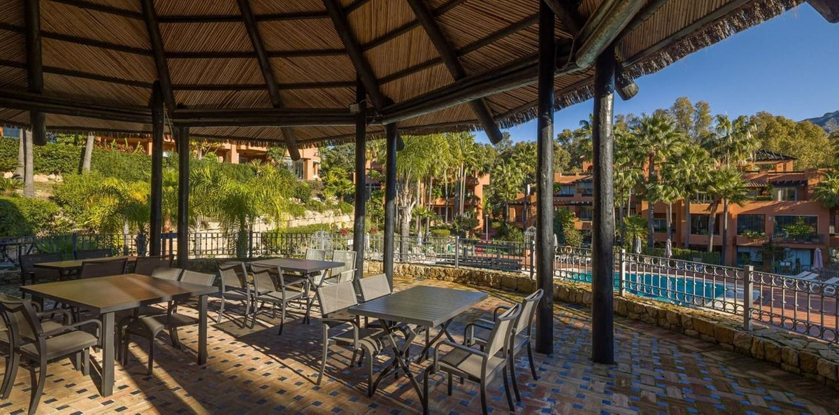 4 Bedroom Apartment in Marbella - Photo 19