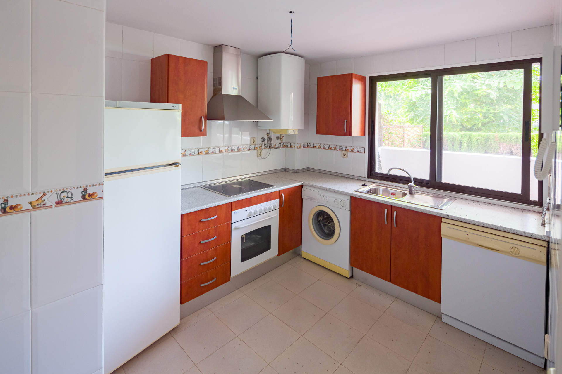 5 Bedroom Apartment in Estepona - Photo 6