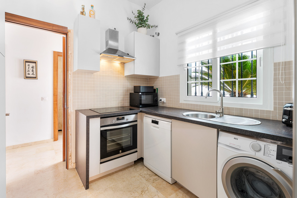 3 Bedroom Villa in Marbella - Photo 12