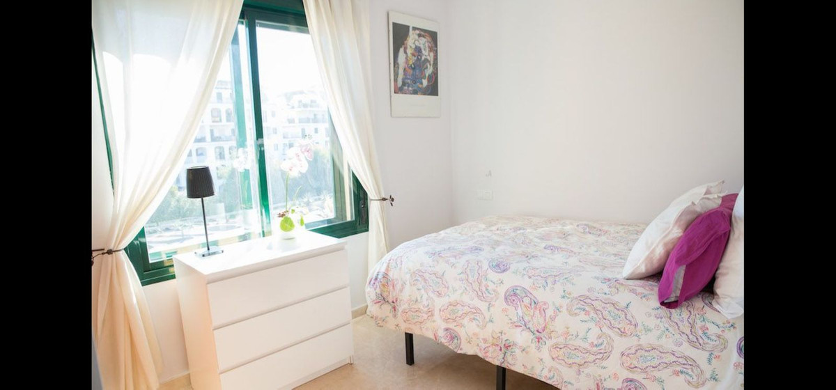 3 Bedroom Penthouse in La Duquesa - Photo 11