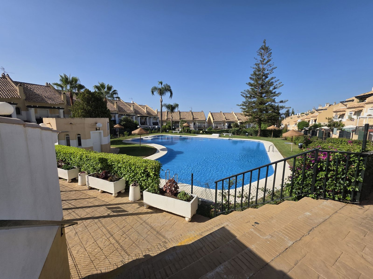 4 Bedroom Townhouse in Marbella - Photo 2