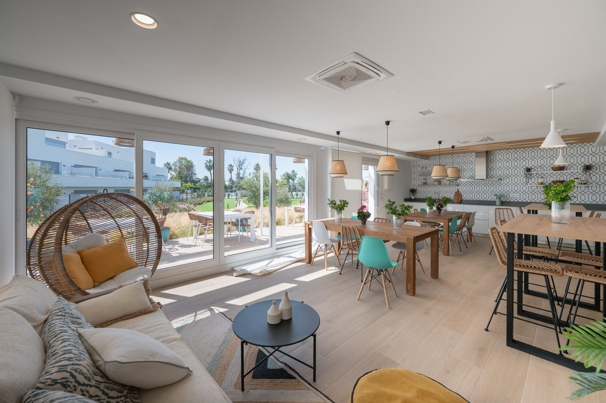 2 Bedroom Apartment in Estepona - Фото 18