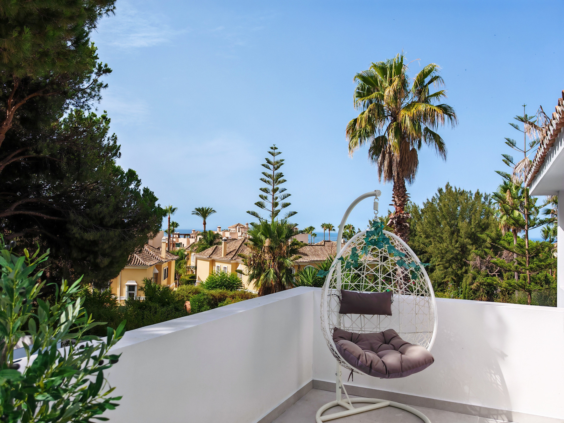 8 Bedroom Villa in Marbella - Photo 5