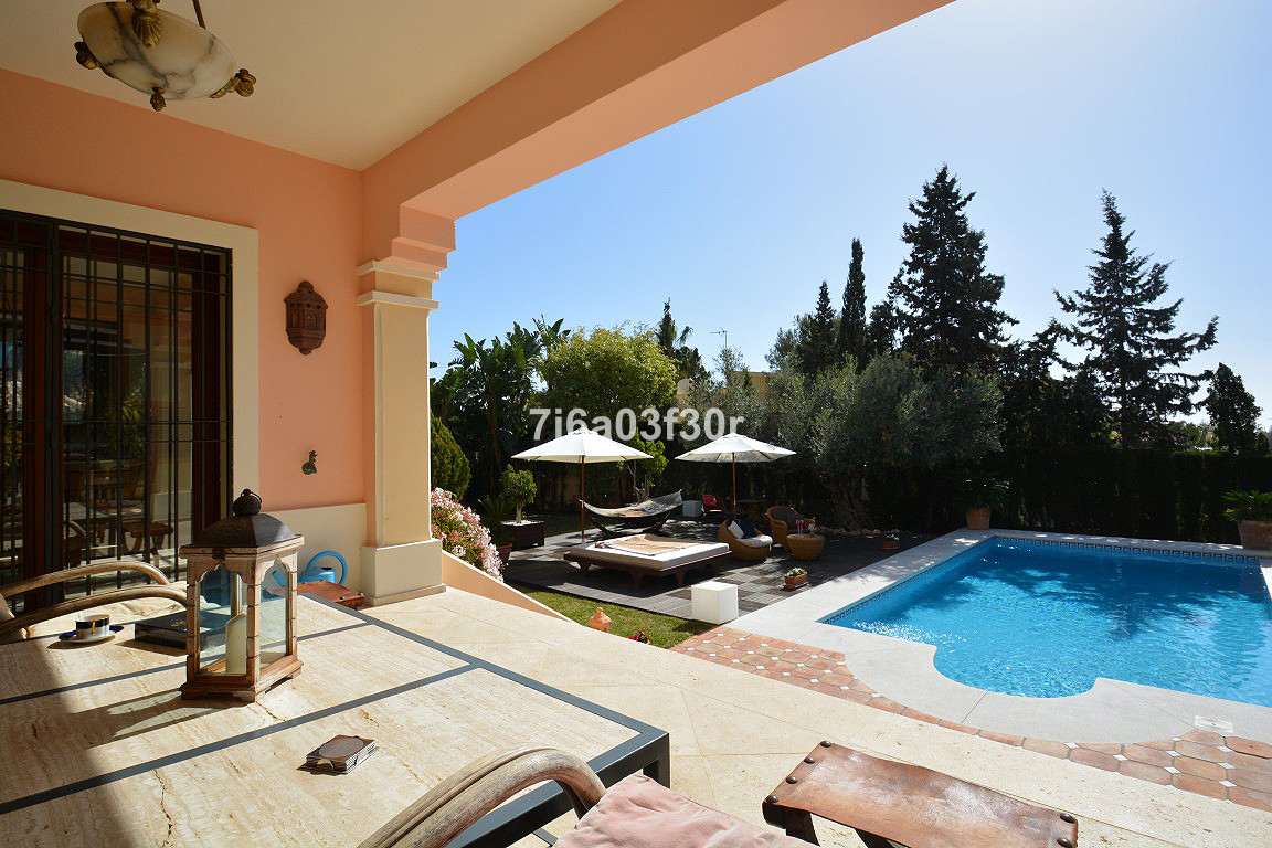 5 Bedroom Villa in Marbella - Photo 3