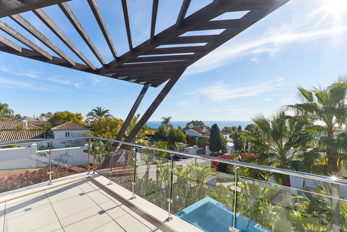4 Bedroom Villa in Marbella - Photo 37