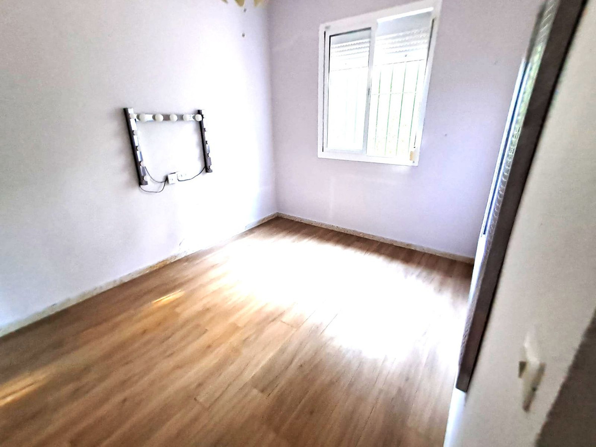 5 Bedroom Villa in Estepona - Photo 23