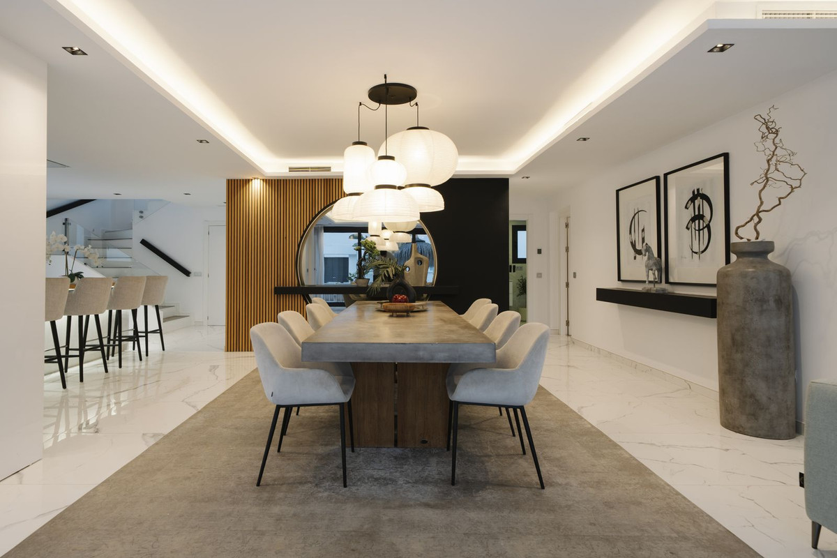 4 Bedroom Villa in Marbella - Photo 36