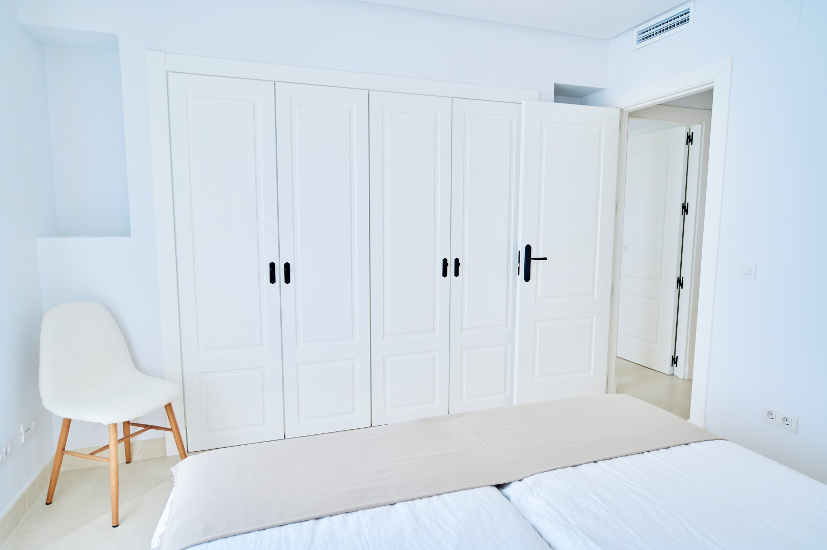 2 Bedroom Apartment in Marbella - Photo 29