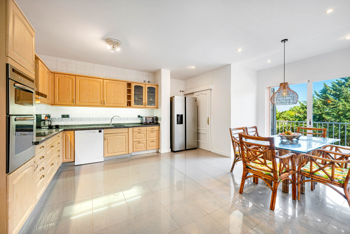 5 Bedroom Villa in Sotogrande - Photo 10
