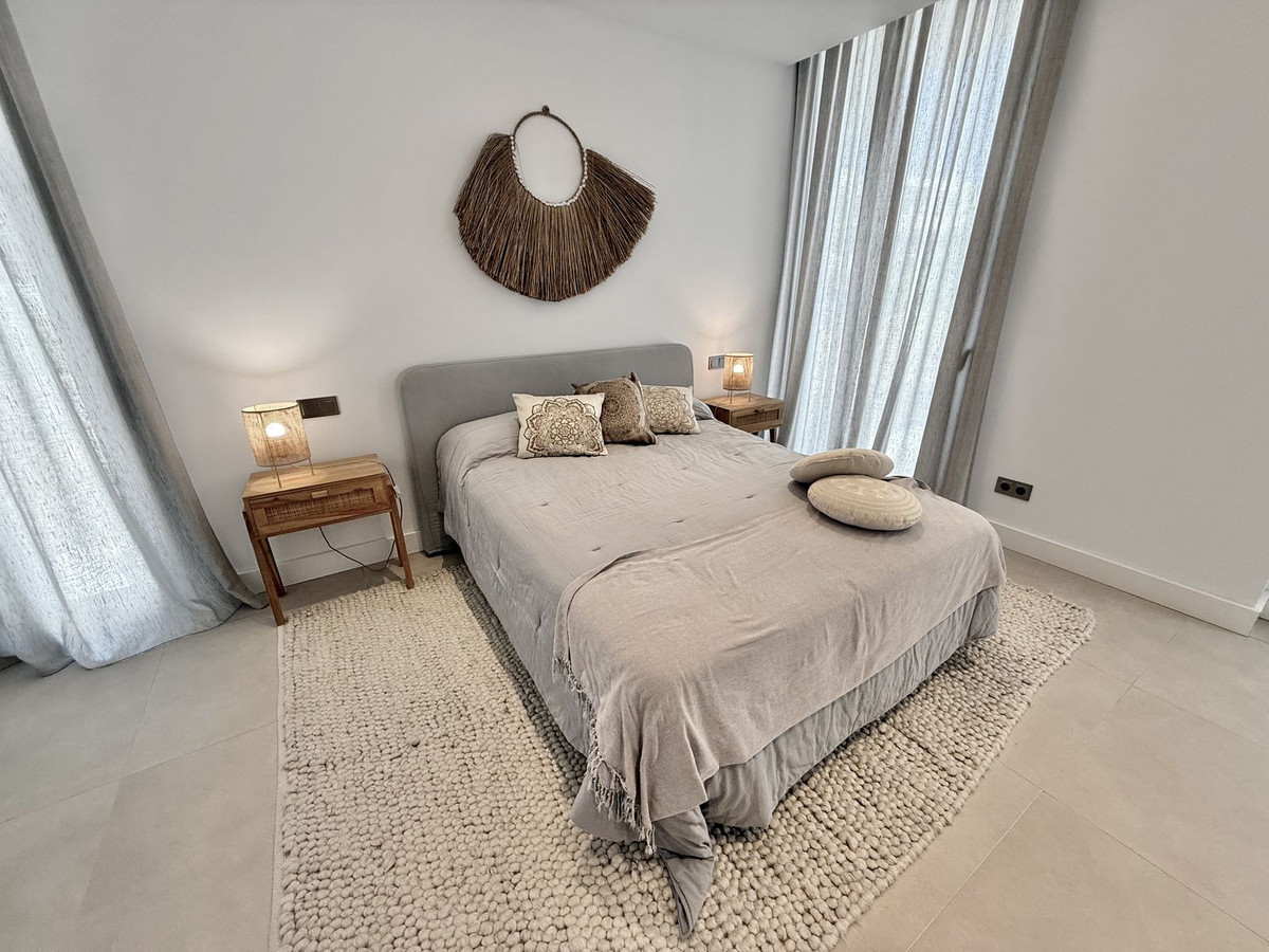 4 Bedroom Villa in Estepona - Photo 52