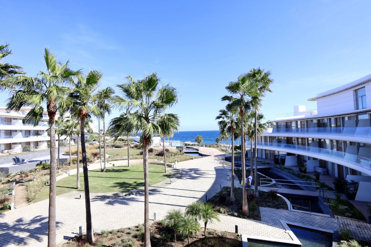 4 Bedroom Apartment in Estepona - Photo 35