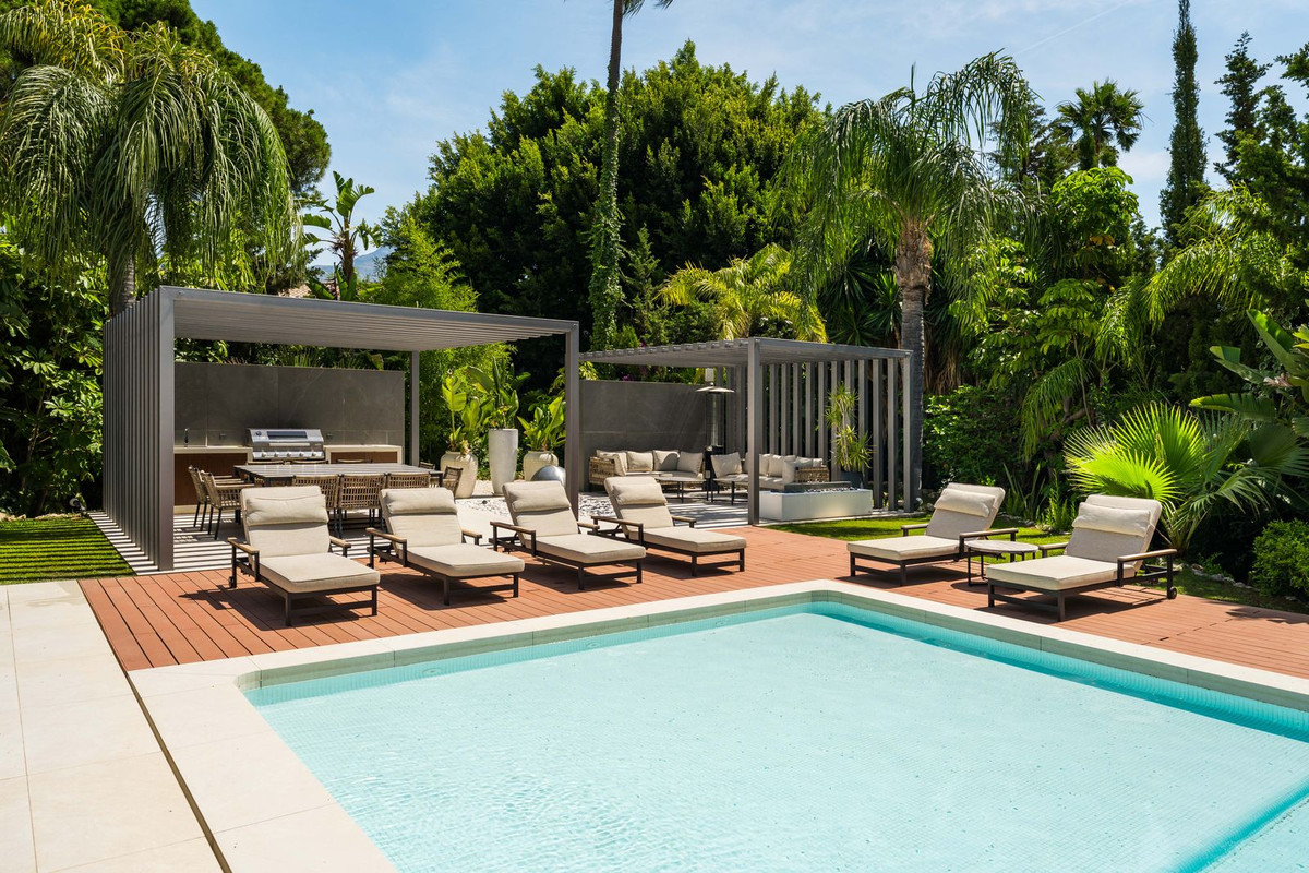 4 Bedroom Villa in Marbella - Photo 48