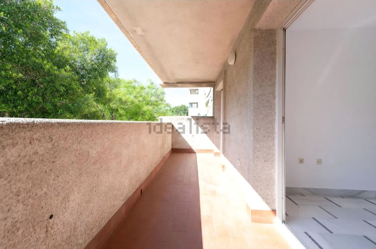 4 Bedroom Apartment in Málaga - Photo 13