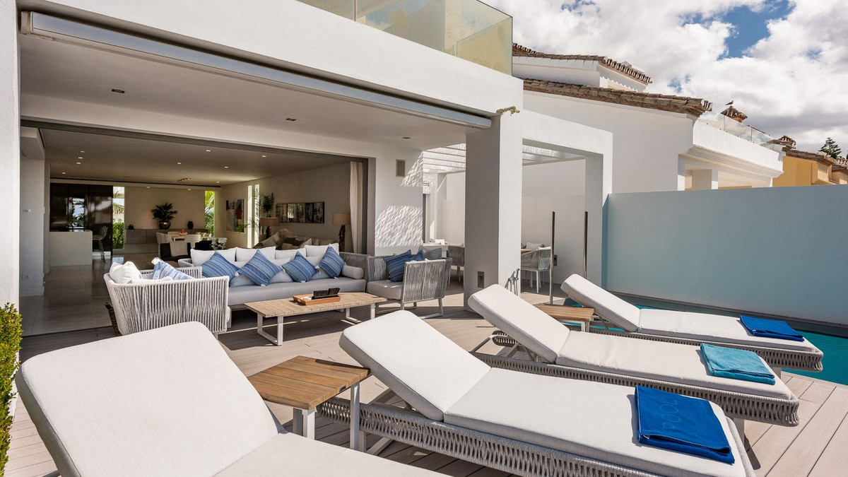 4 Bedroom Villa in Marbella - Photo 7