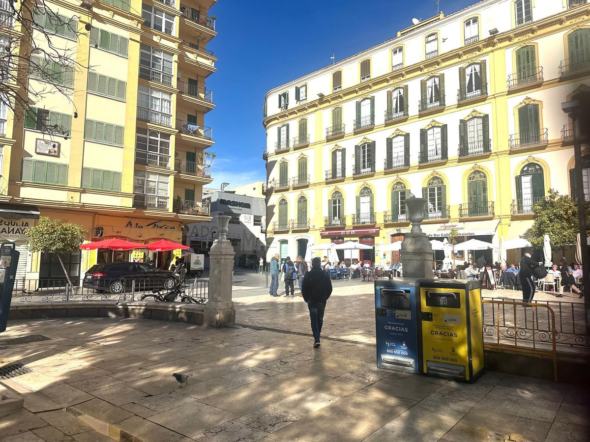 4 Bedroom Apartment in Málaga - Photo 9