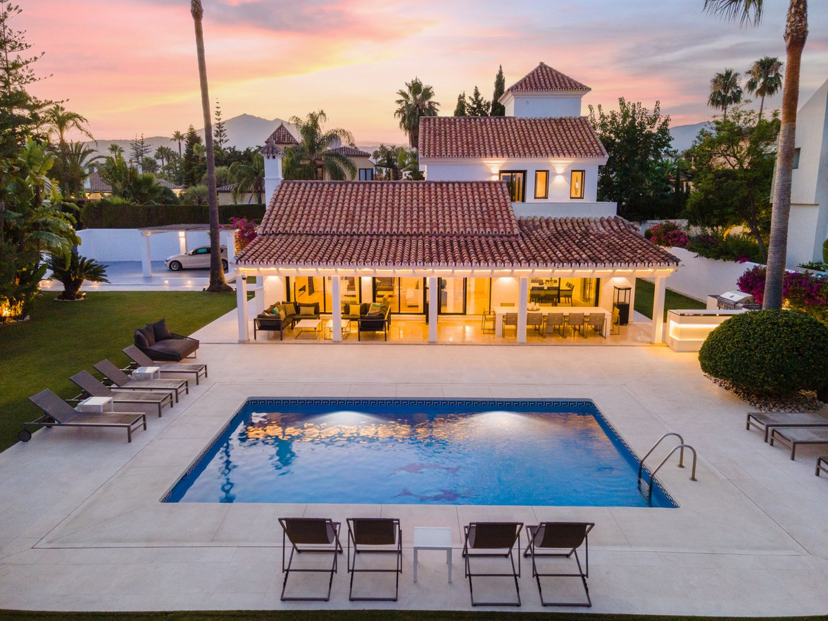 Villa in Nueva Andalucia