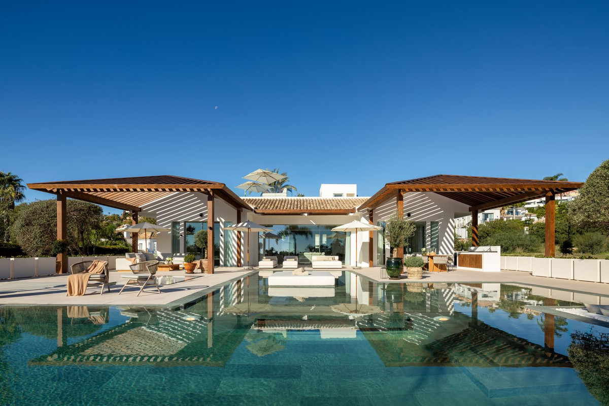 6 Bedroom Villa in Marbella - Photo 8