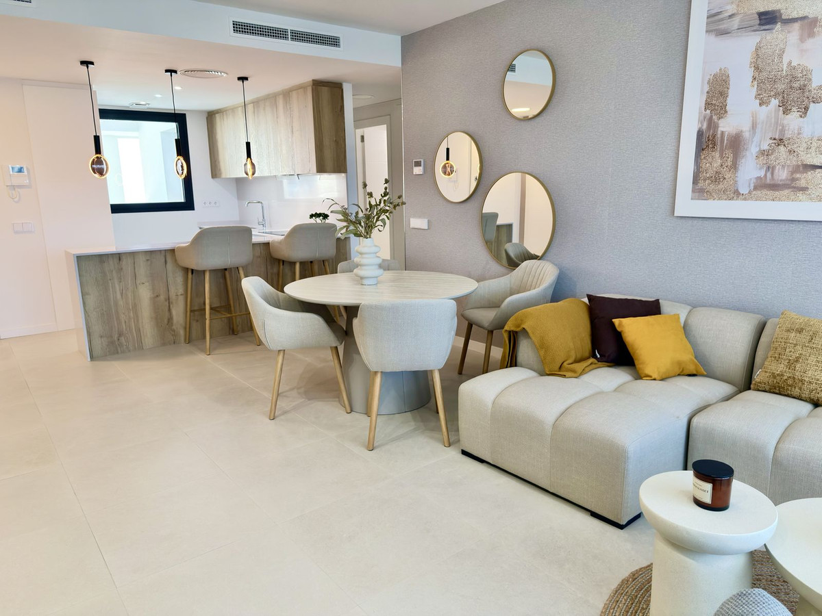 2 Bedroom Apartment in Estepona - Photo 11