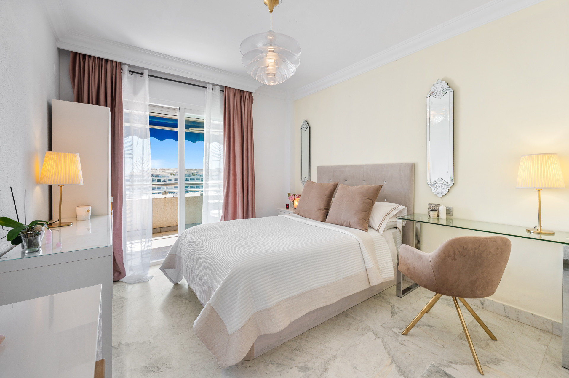 2 Bedroom Apartment in Marbella - Photo 14