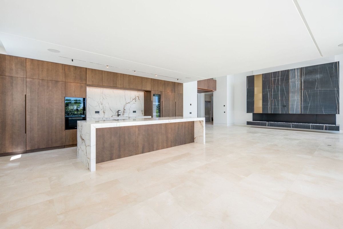 6 Bedroom Villa in Marbella - Photo 20