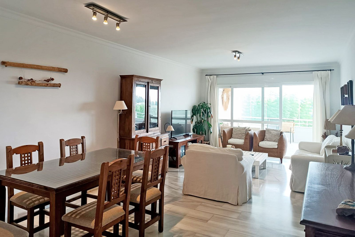 3 Bedroom Apartment in San Pedro de Alcántara - Photo 3