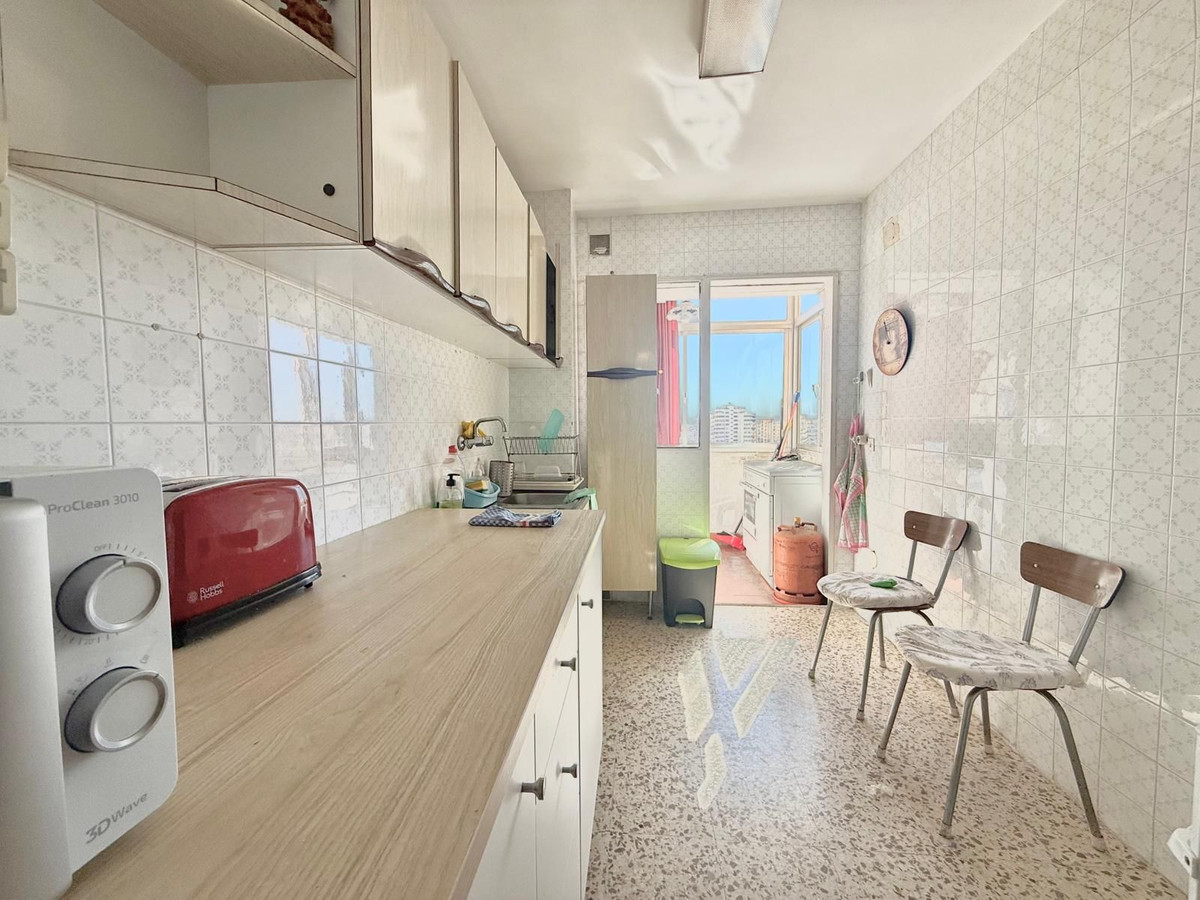3 Bedroom Apartment in Fuengirola - Photo 3