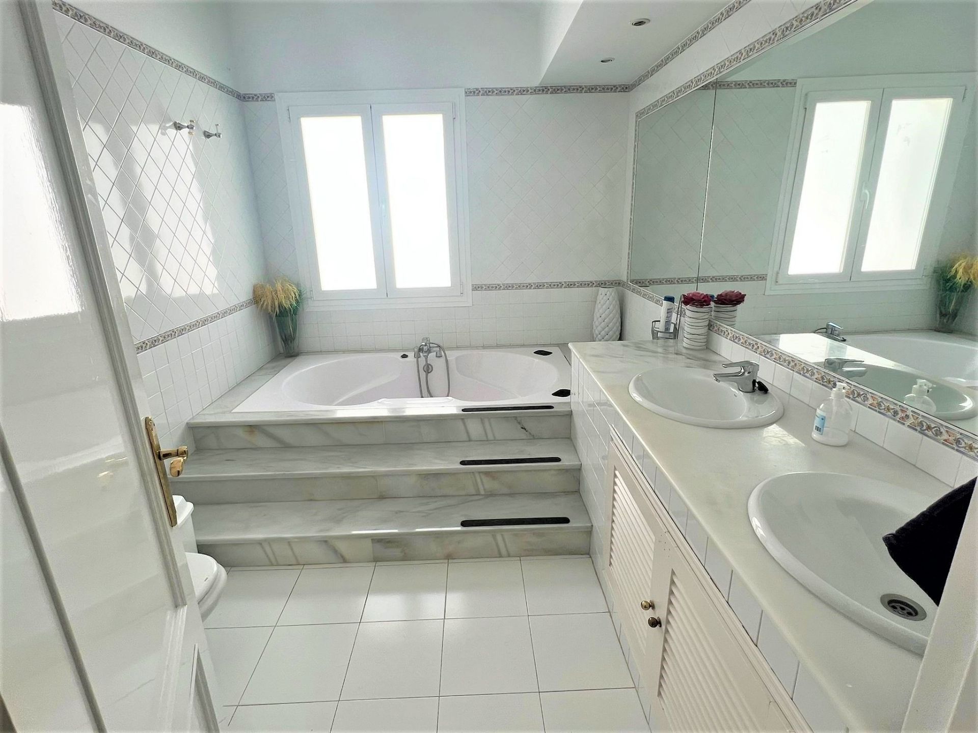 3 Bedroom Townhouse in Marbella - Photo 9