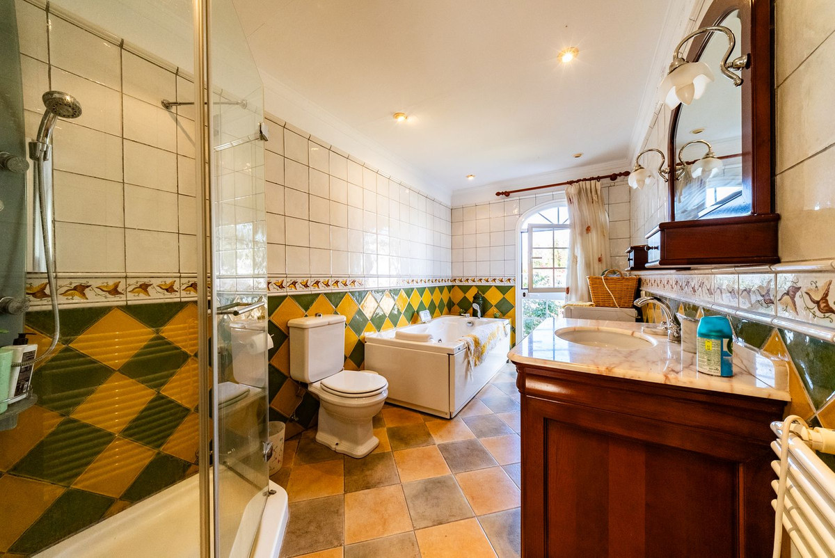 5 Bedroom Villa in Alhaurín de la Torre - Photo 36