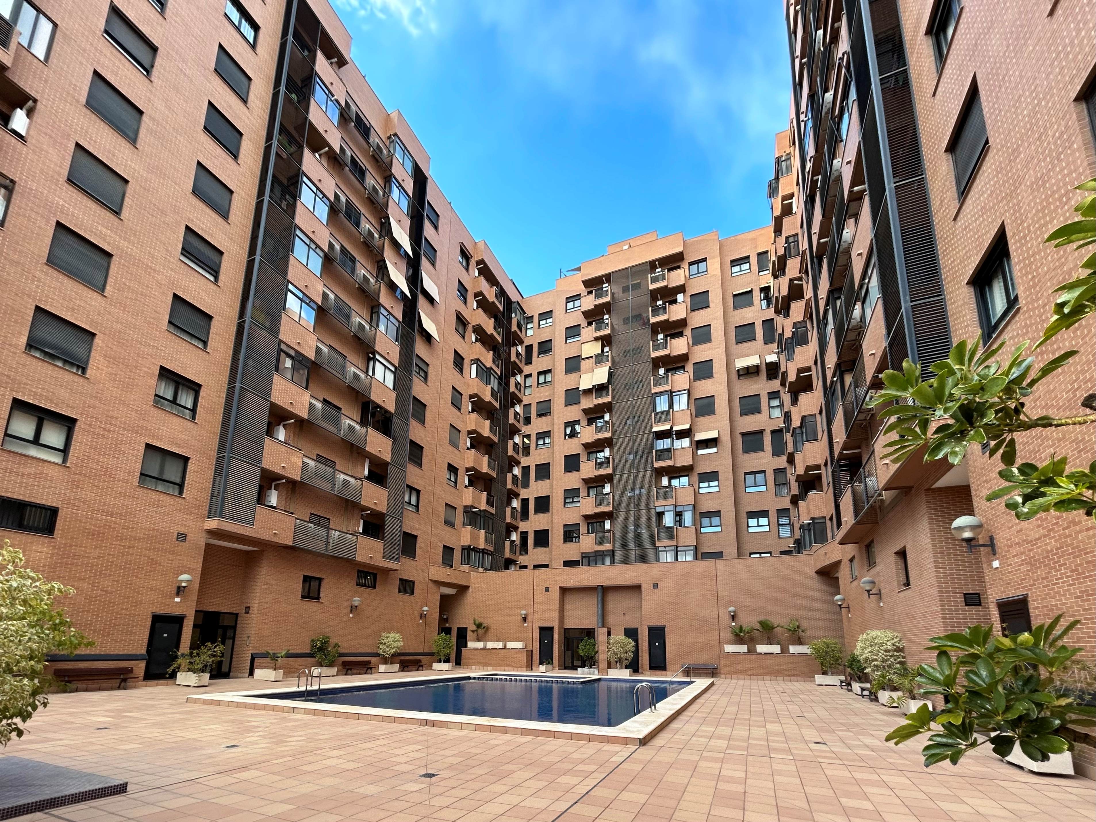 Apartamento com 1 quarto com piscina em Alicante, Espanha – Foto 1