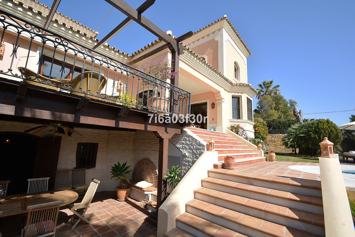 5 Bedroom Villa in Marbella - Photo 40