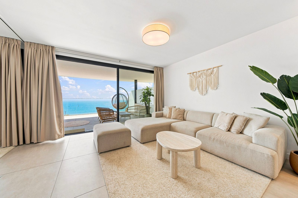 2 Bedroom Apartment in Fuengirola - Photo 5