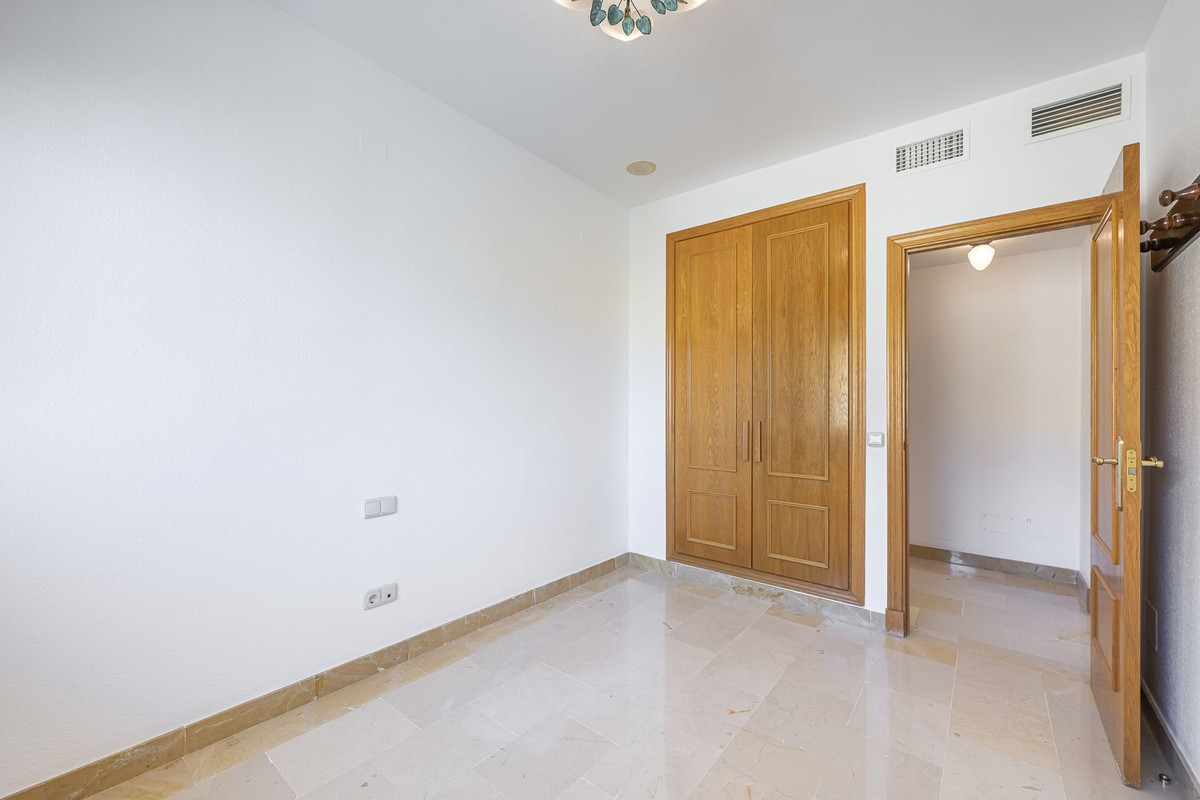 3 Bedroom Apartment in San Pedro de Alcántara - Photo 20