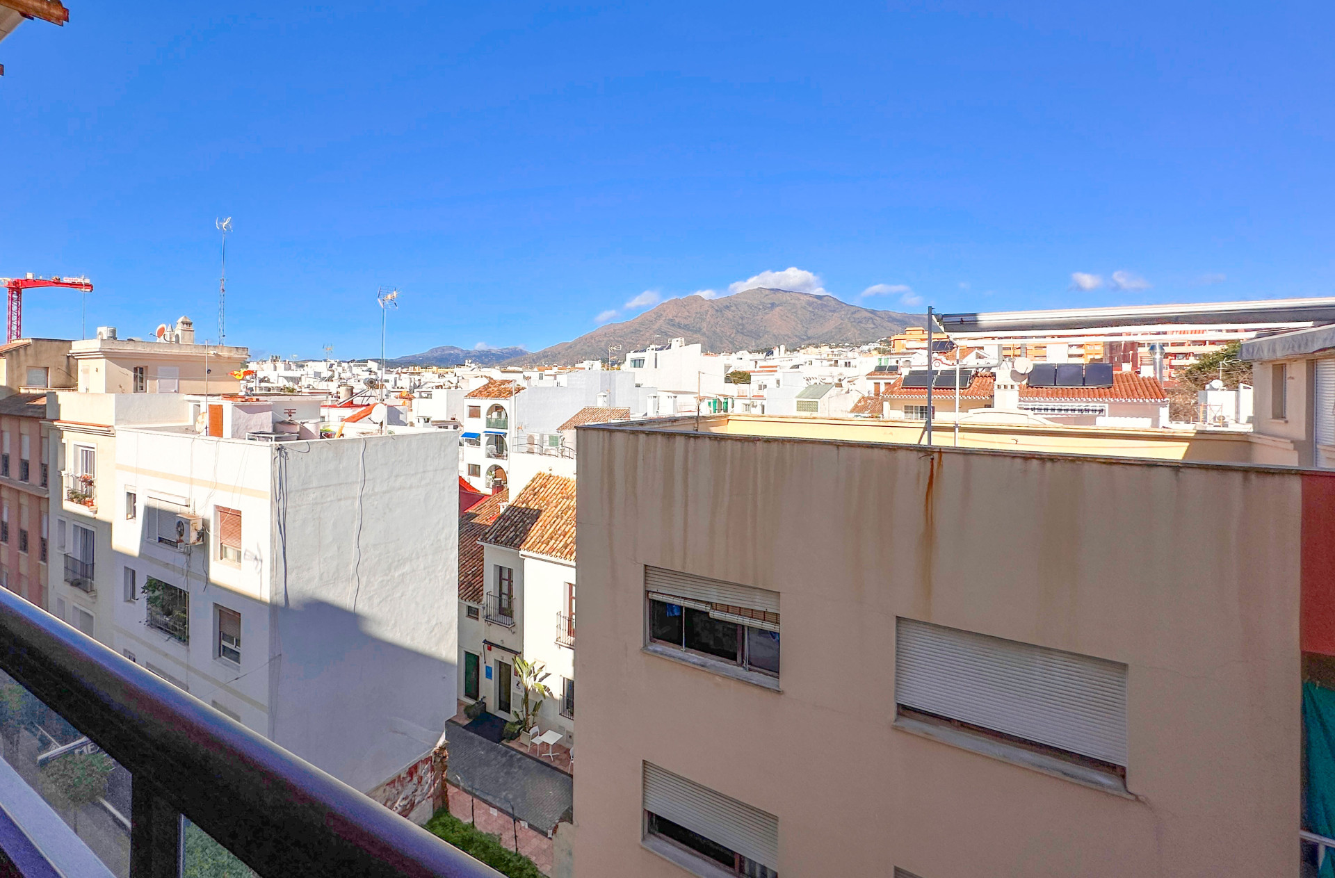 3 Bedroom Apartment in Estepona - Photo 2