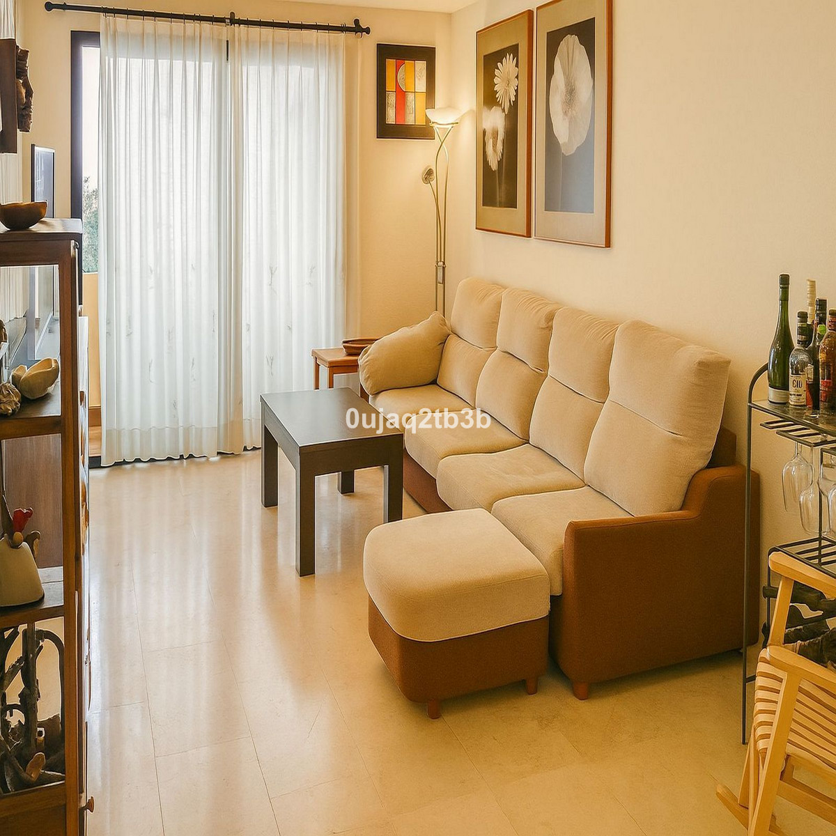 2 Bedroom Apartment in Estepona - Photo 2