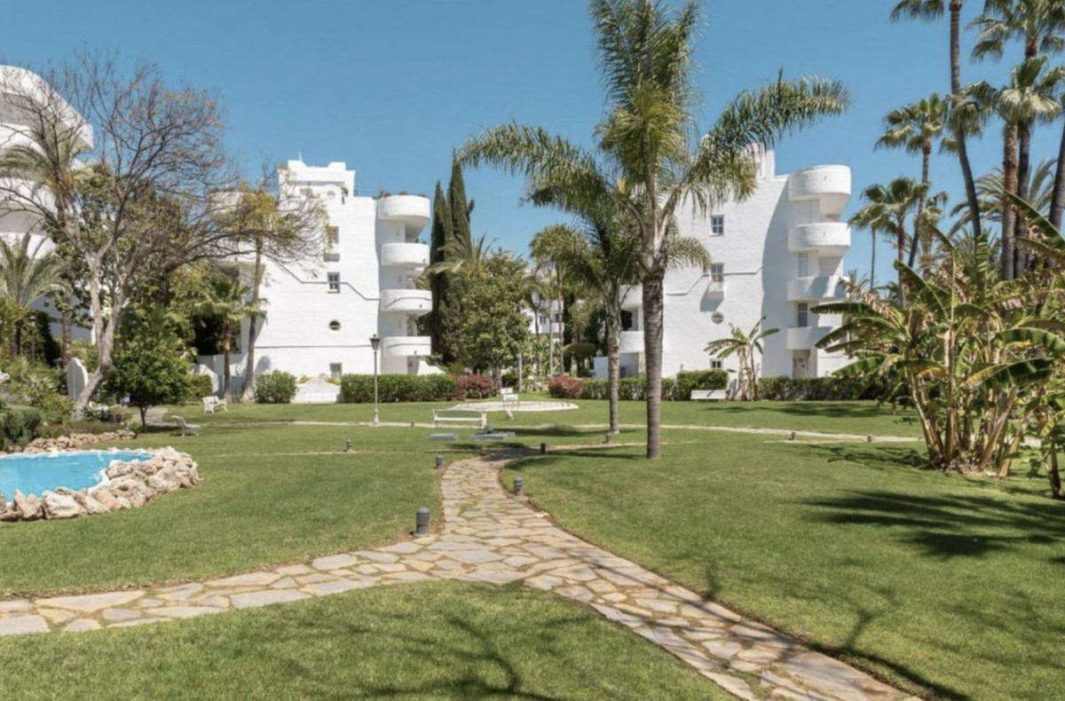 4 Bedroom Apartment in Marbella - Photo 31