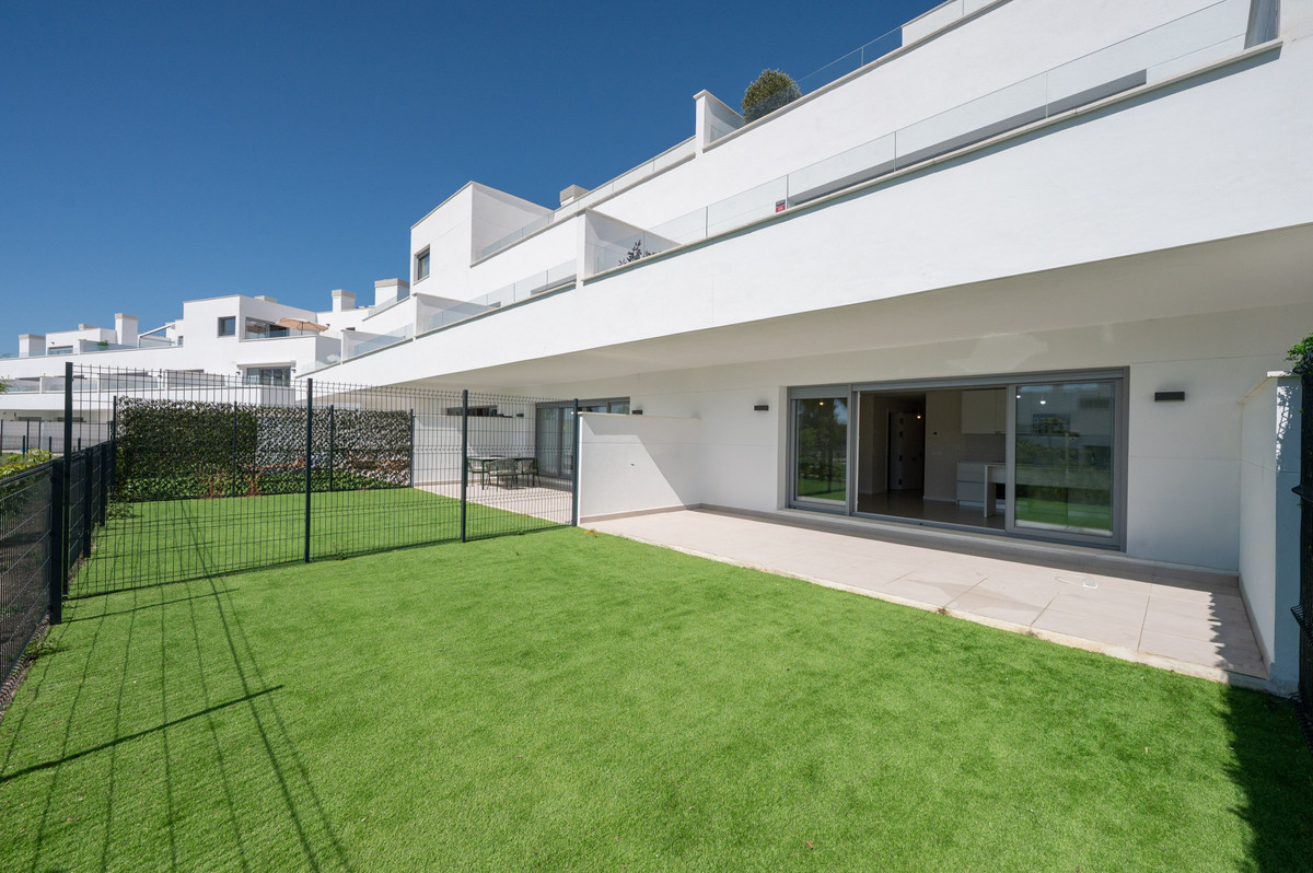 2 Bedroom Apartment in Estepona - Фото 9